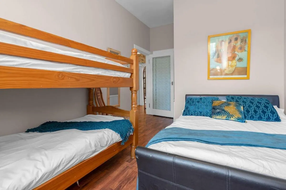 Free Parking - City Centre - The Mccarty Edinburgh 0*,  United Kingdom