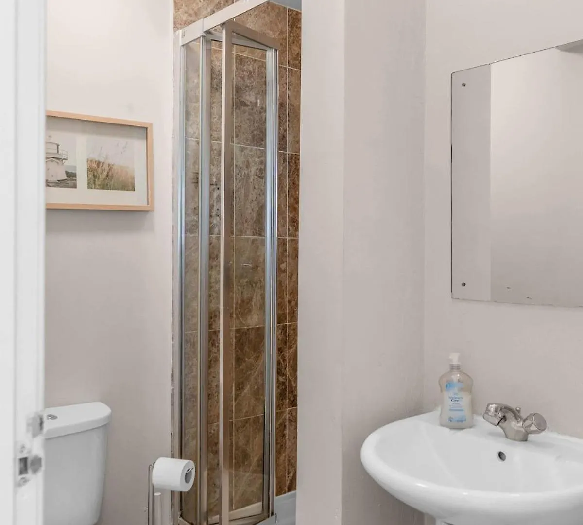 Free Parking - City Centre - The Mccarty Edinburgh 0*,  United Kingdom